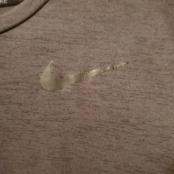 Nike Men's Gray With Black Swoosh Dri-Fit Medium Shirt - Picture 4 of 4